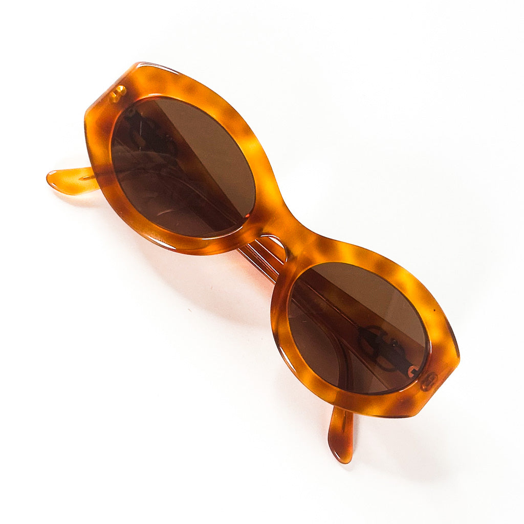 lunettes-valentino-v68-511-detail-logo-metalique-v-ecaille