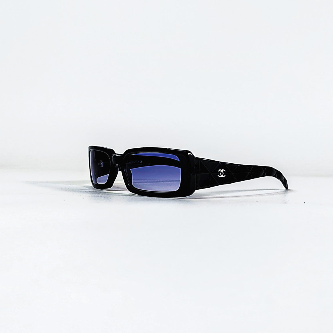 lunettes vintage chanel 5046 C501/9 noir verres bleus – vue trois quarts