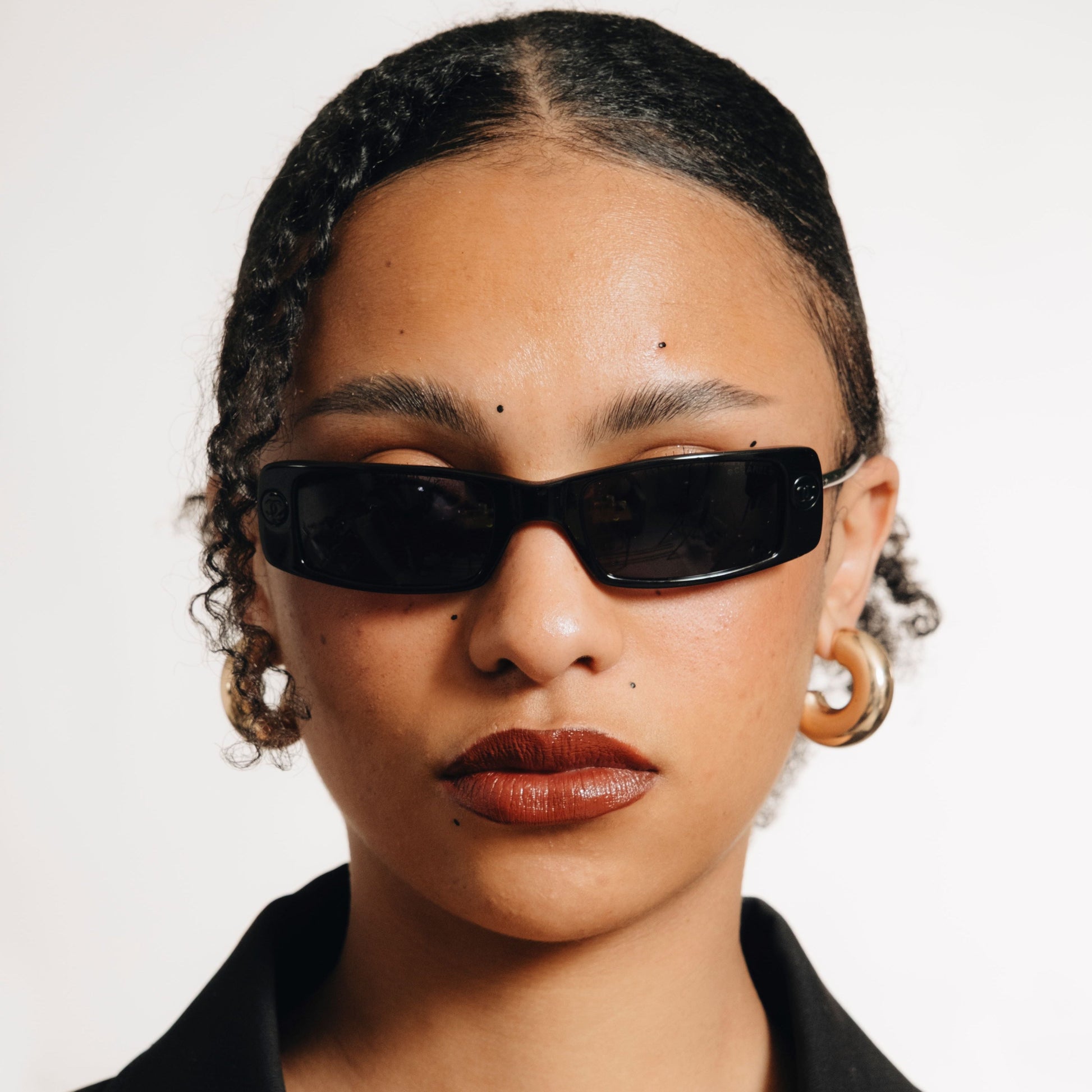 Lunettes Chanel 5036 c.501/91 portées – look années 2000