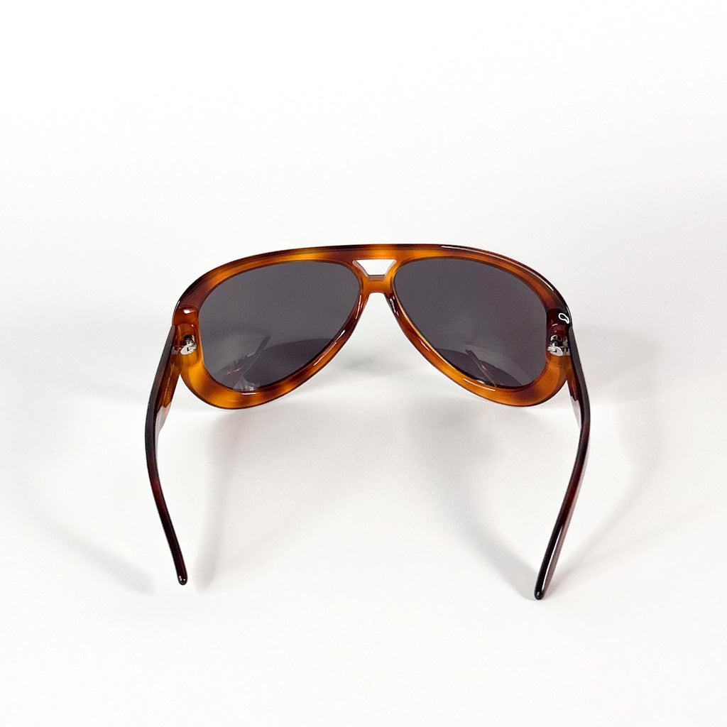 Lunettes Dior Aviadior vues de dos, branches ouvertes
