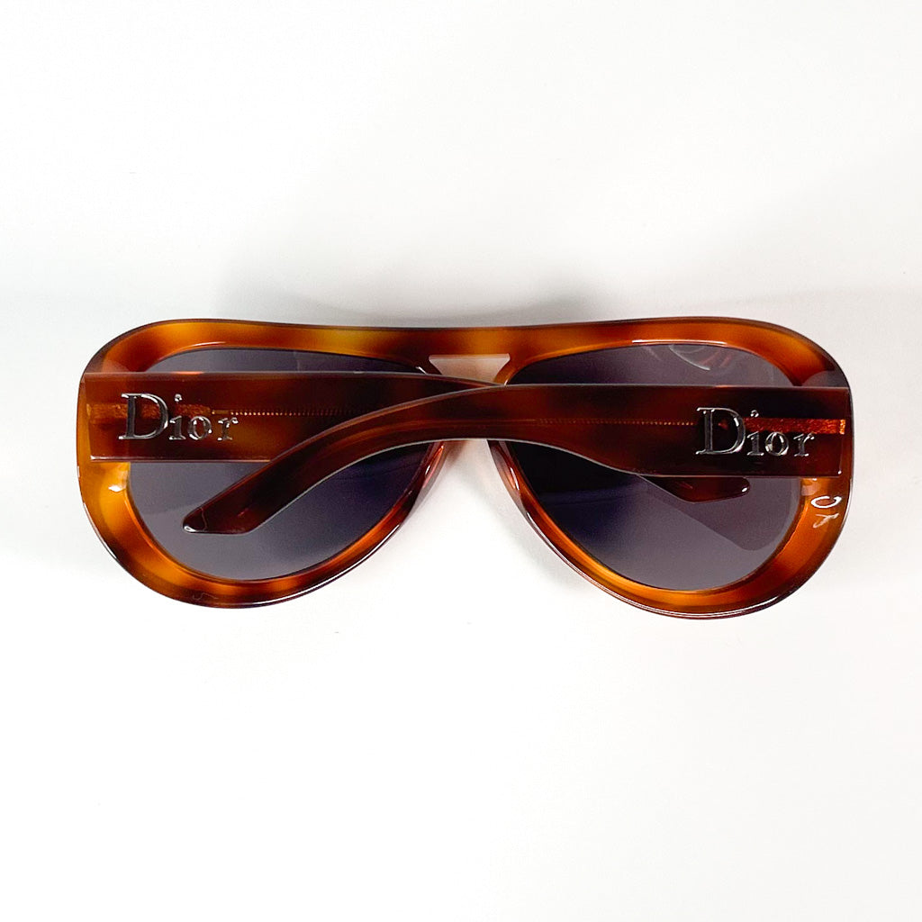 Vue latérale droite des lunettes Dior Aviadior marron foncé