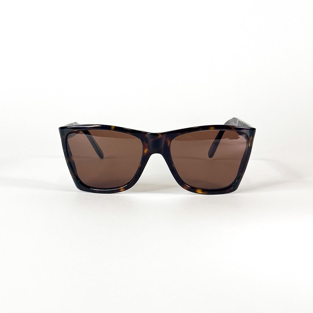 Vue de face des lunettes de soleil Persol 009 écaille
