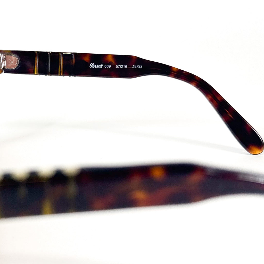Détail de la référence Persol 009 et des dimensions gravées
