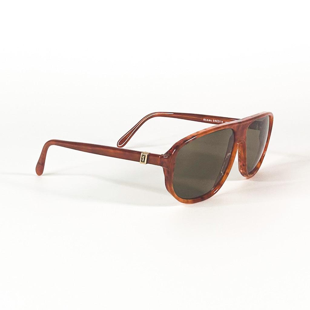 Lunettes YSL vintage vues en perspective – logo visible
