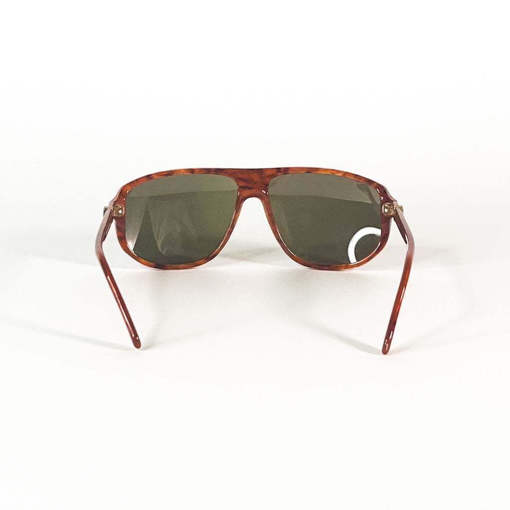 Vue arrière des lunettes YSL – forme aviator vintage