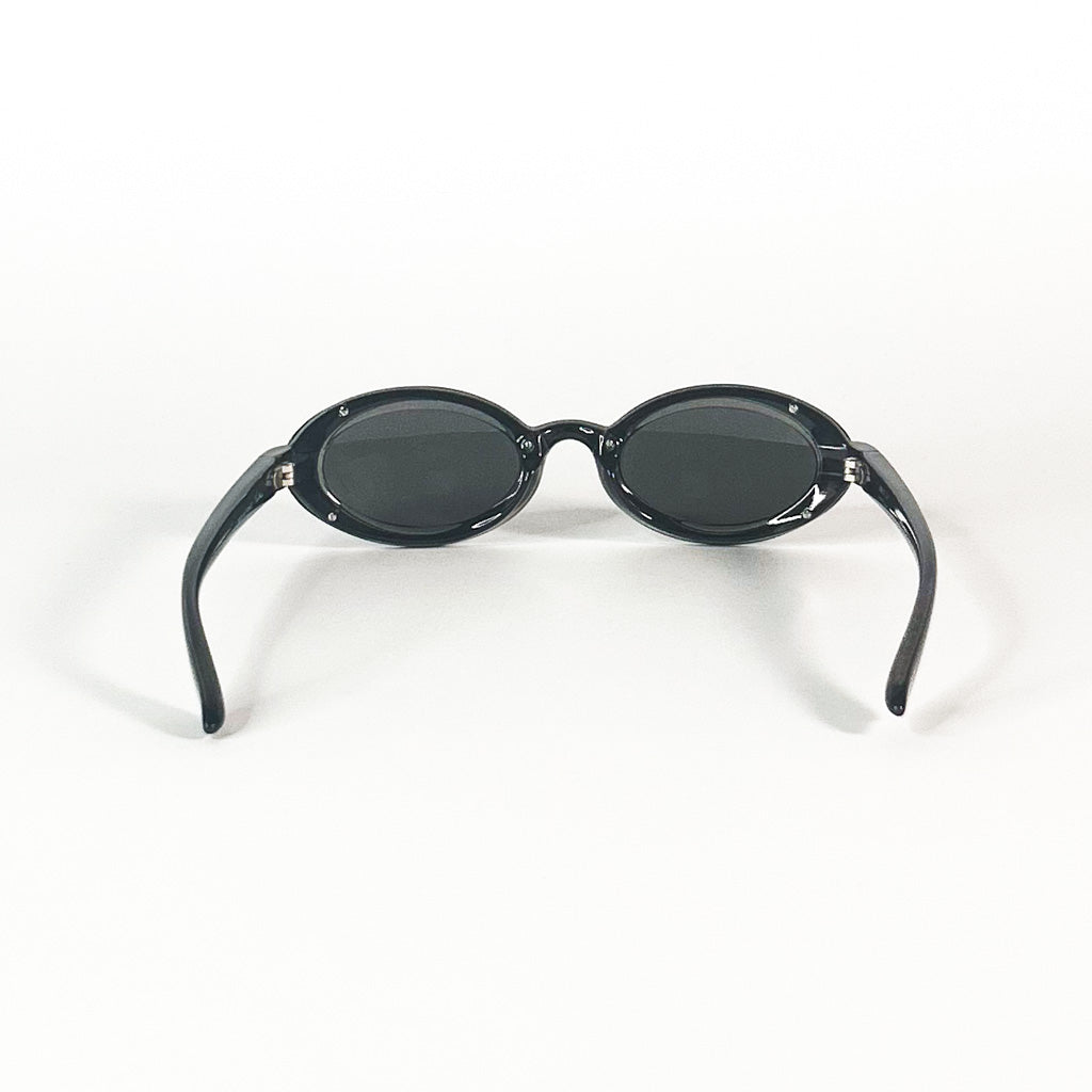 Vue arrière des lunettes Thierry Mugler avec forme ovale prononcée
