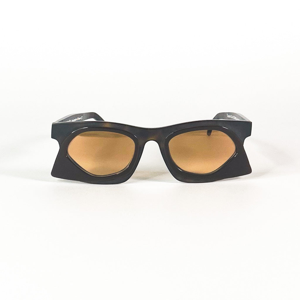 Face avant des lunettes Tikko – forme angulaire originale