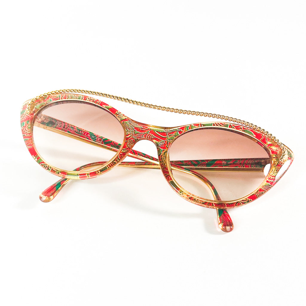 Portrait avec lunettes Christian Lacroix œil-de-chat portées