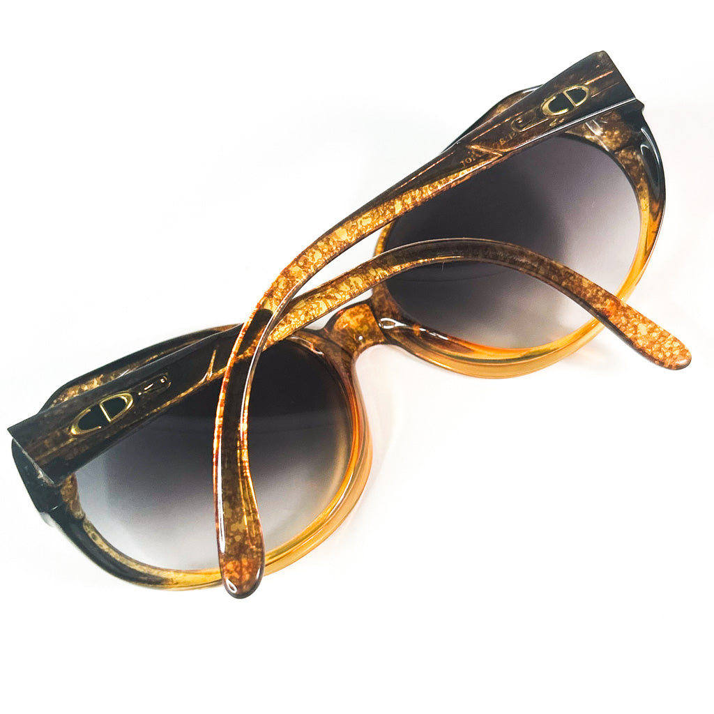 lunettes Christian Dior pliées vue logo CD sur branche