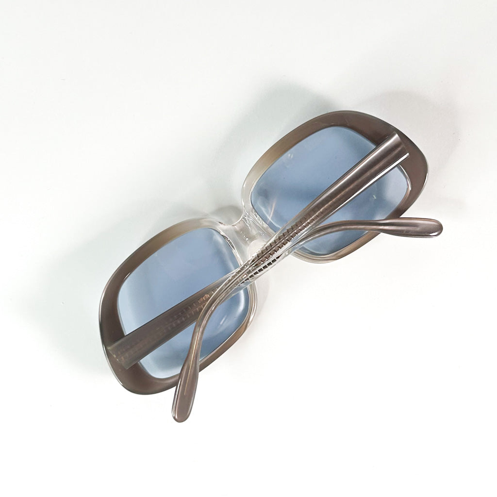 Lunettes Lizon pliées, montrant les détails des verres et des branches