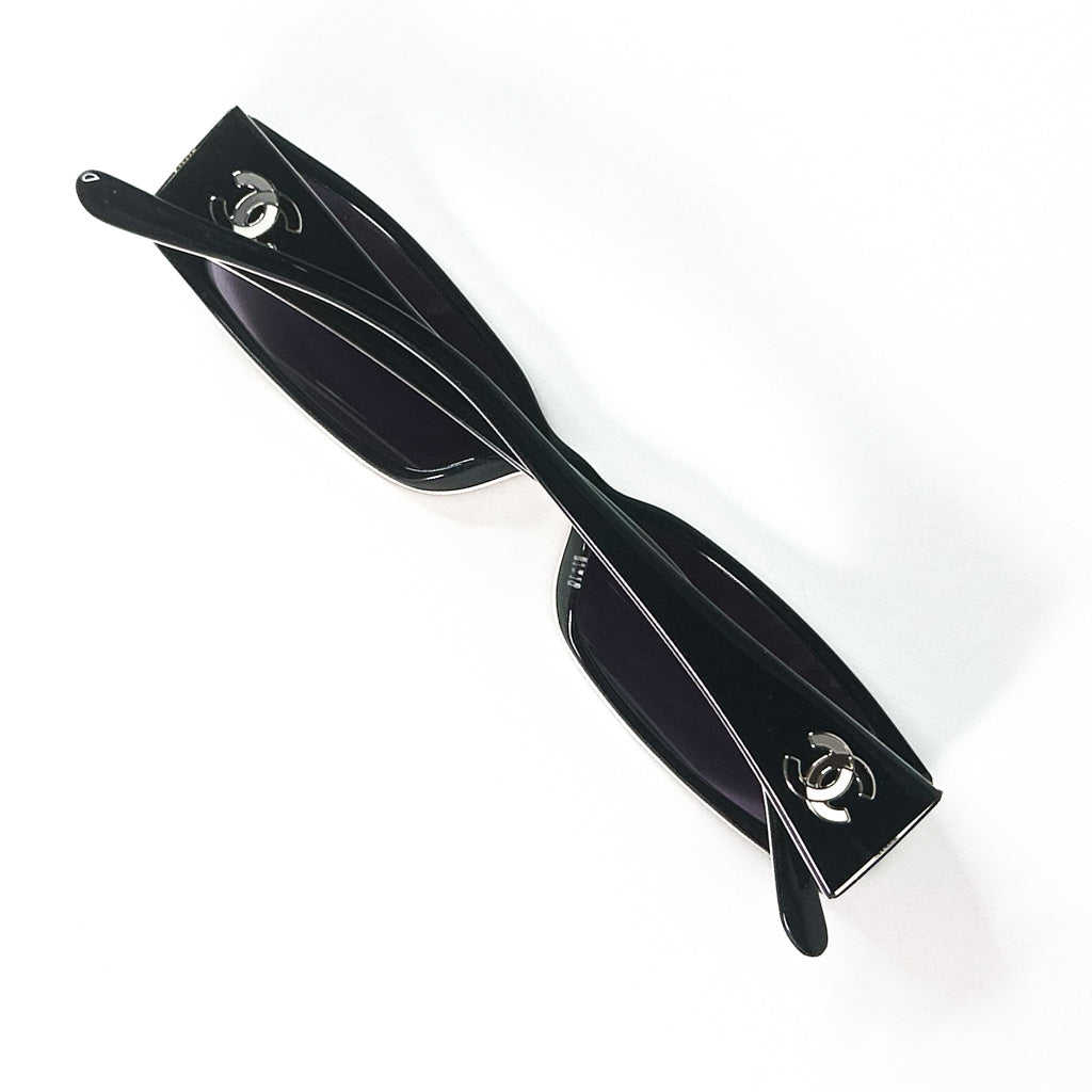 Branches croisées de lunettes de soleil Chanel 3094 c.860 avec logos CC argentés