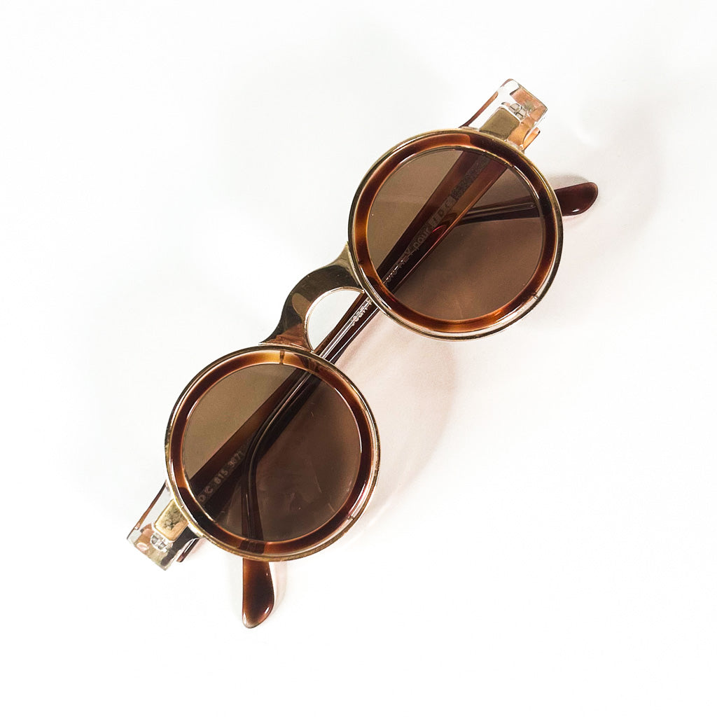 vue-laterale-droite-lunettes-jean-francois-rey-acetate-ecaille-detail-metal