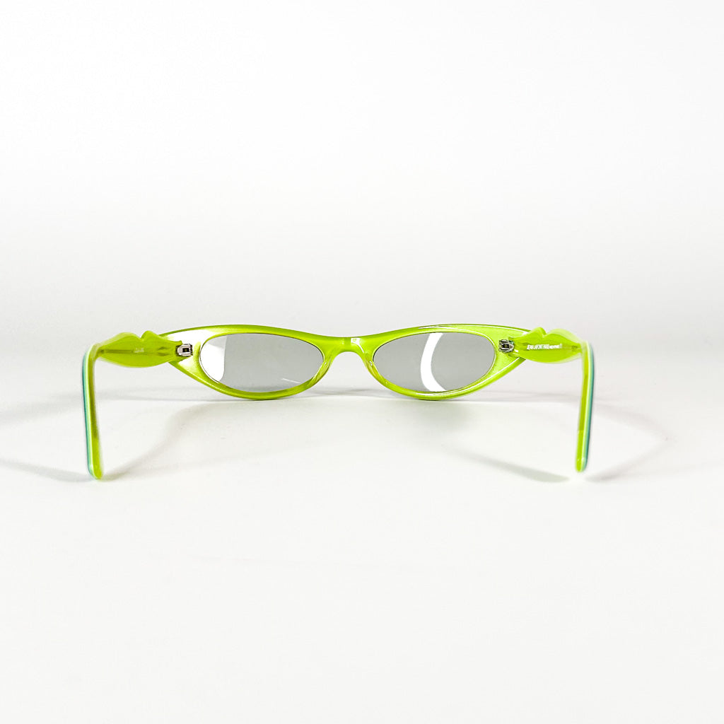 Vue de face des lunettes LOLA 616 Jean Lafont entièrement vert fluo