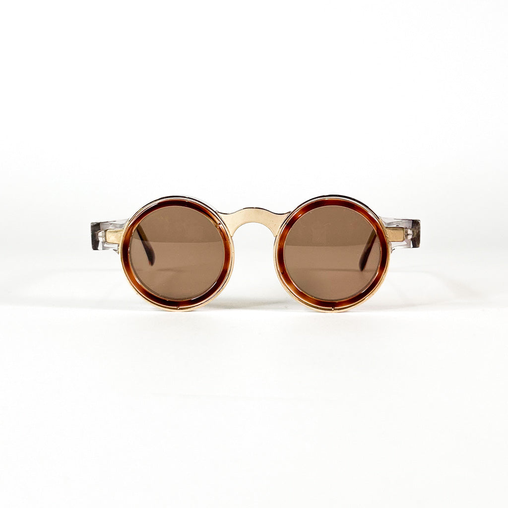 Vue-dessus-forme-ronde-verres-teintes-marron-clair
