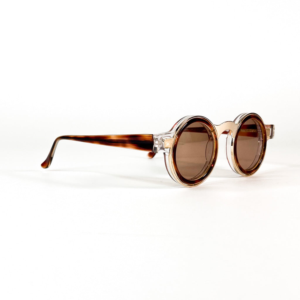 Vue-de-face-rapprochee-verres-ronds-monture-acetate-ecaille