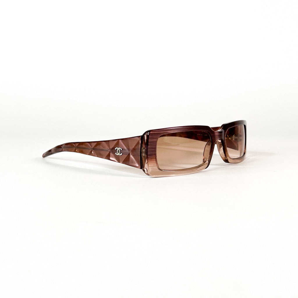chanel-5046-b-c68718-lunettes-soleil-marron-profil.jpg