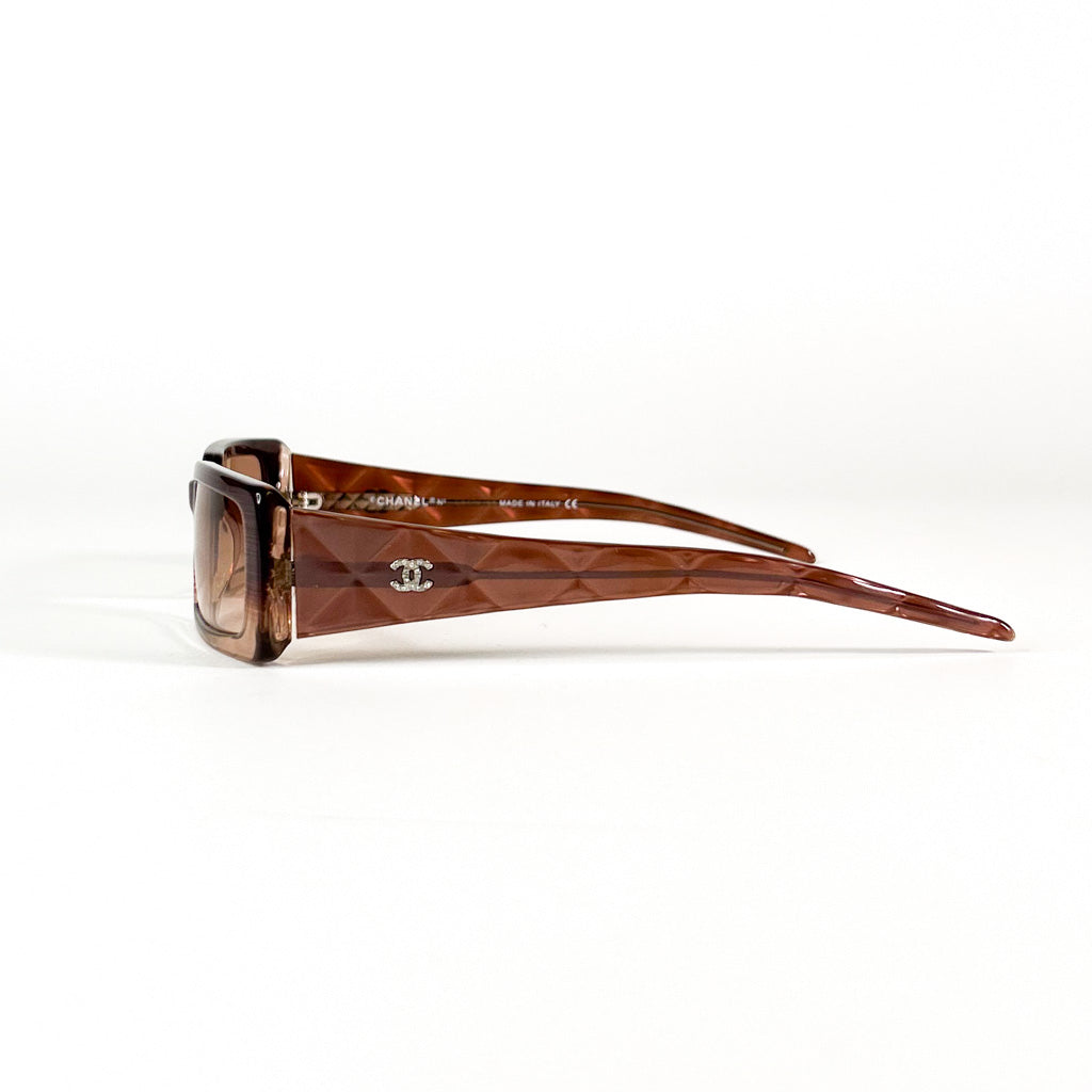 chanel-5046-b-c68718-lunettes-soleil-marron-profil.jpg