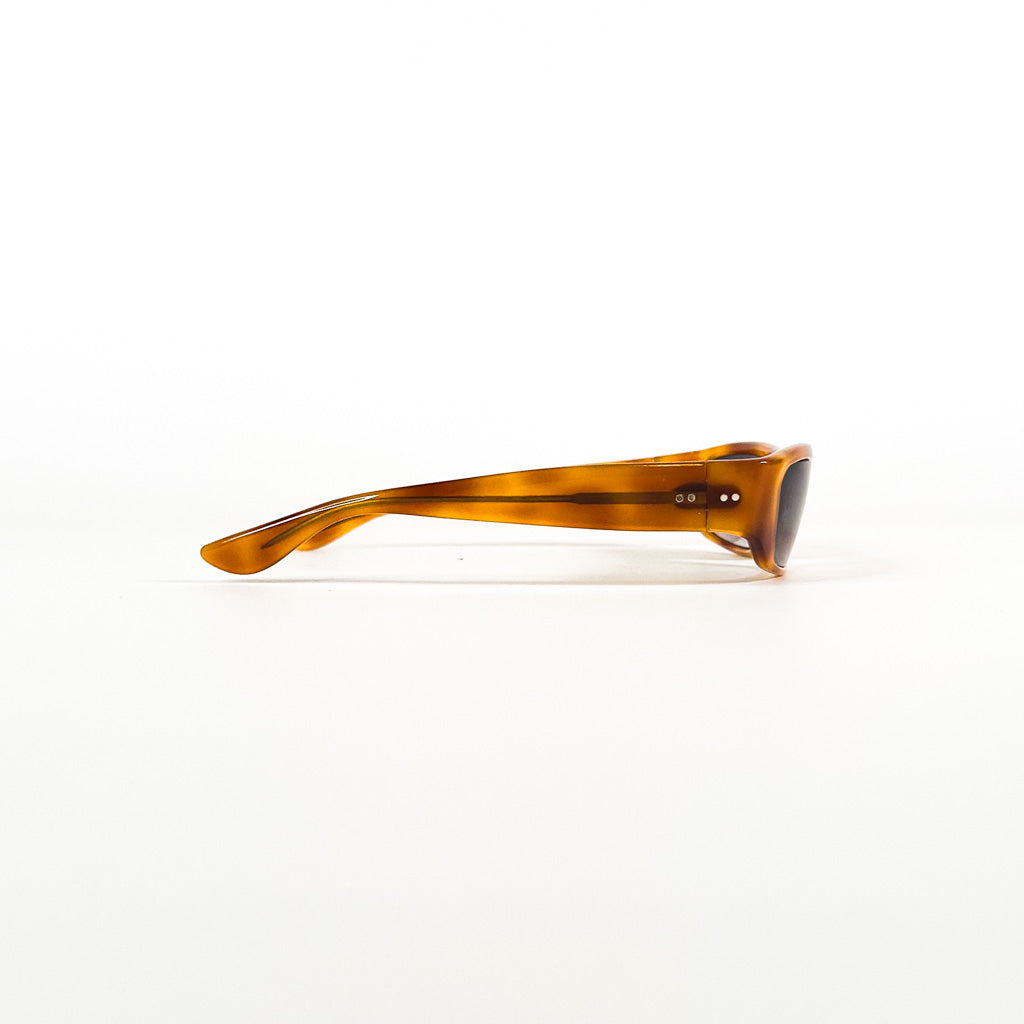 profil latéral des lunettes rectangulaires ambrées