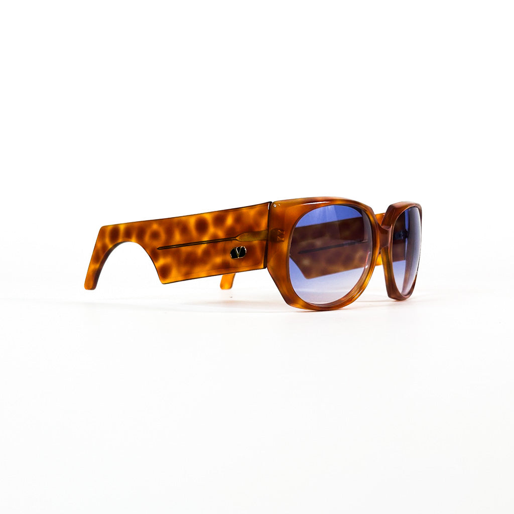 Lunettes Valentino fermées vue de dessous