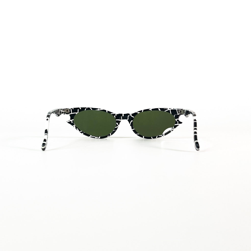 Lunettes de soleil œil-de-chat noires à motif graphique