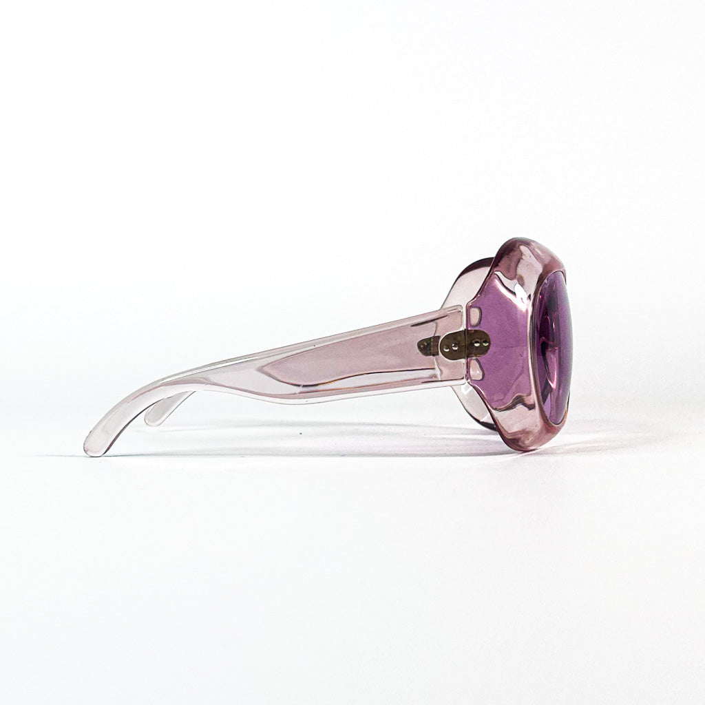 Lunettes vintage rose pâle – détail de la branche gauche