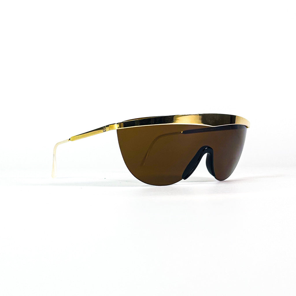 Lunettes de soleil Nouvelle Vague Sally P1 – profil droit, branche dorée effilée et embout transparent, présentation produit Made in Italy