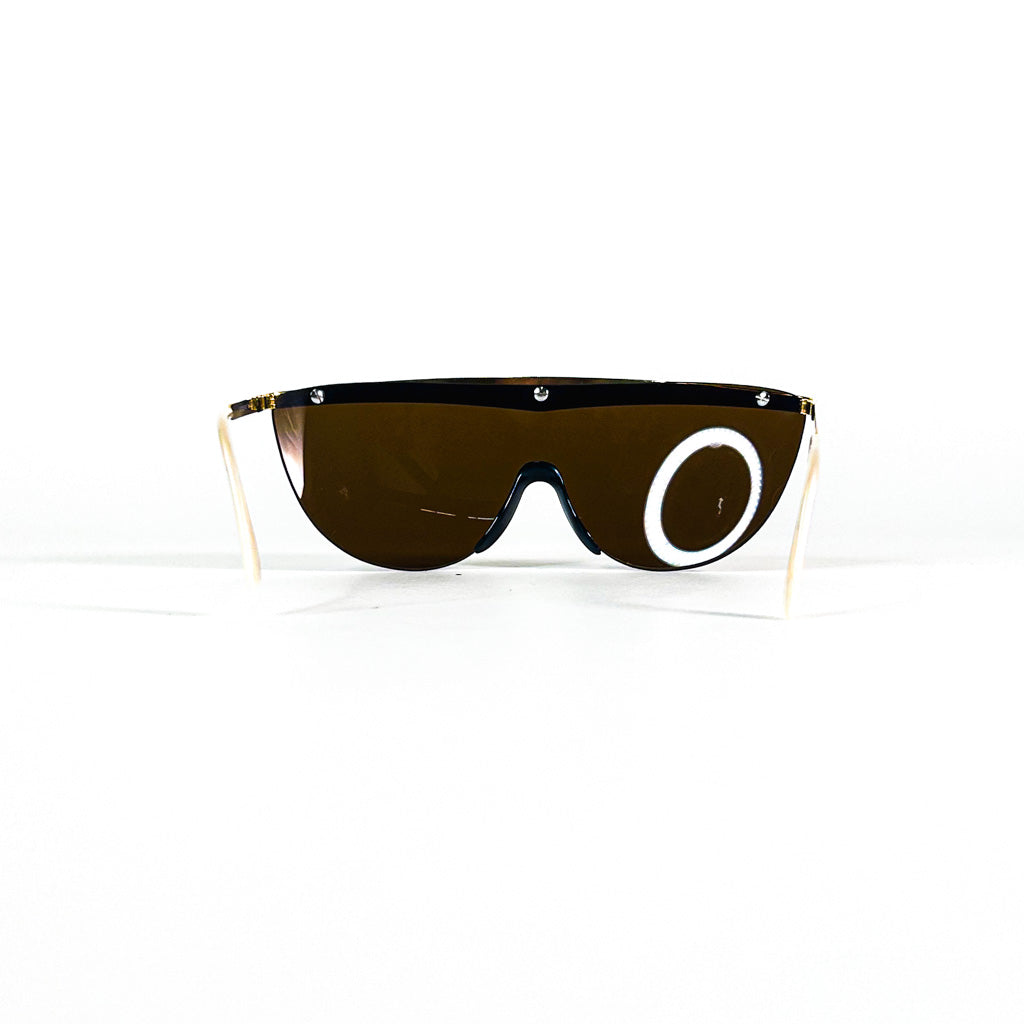 	Lunettes de soleil Nouvelle Vague Sally P1 – vue frontale visière monoverre brun, silhouette futuriste, accessoire mode vintage
