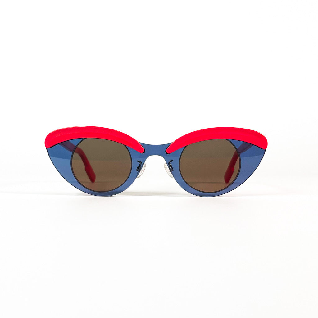  Vue frontale rapprochée des lunettes Kenzo œil-de-chat