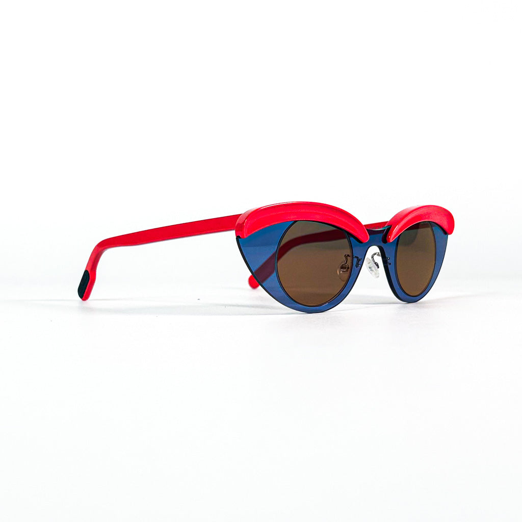ue latérale gauche des lunettes Kenzo avec détails du logo
