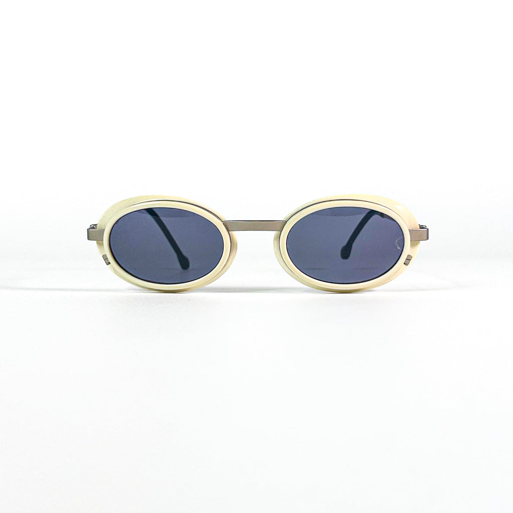 Lunettes Courrèges G100 vue de face sur fond blanc monture métal et coque ivoire
