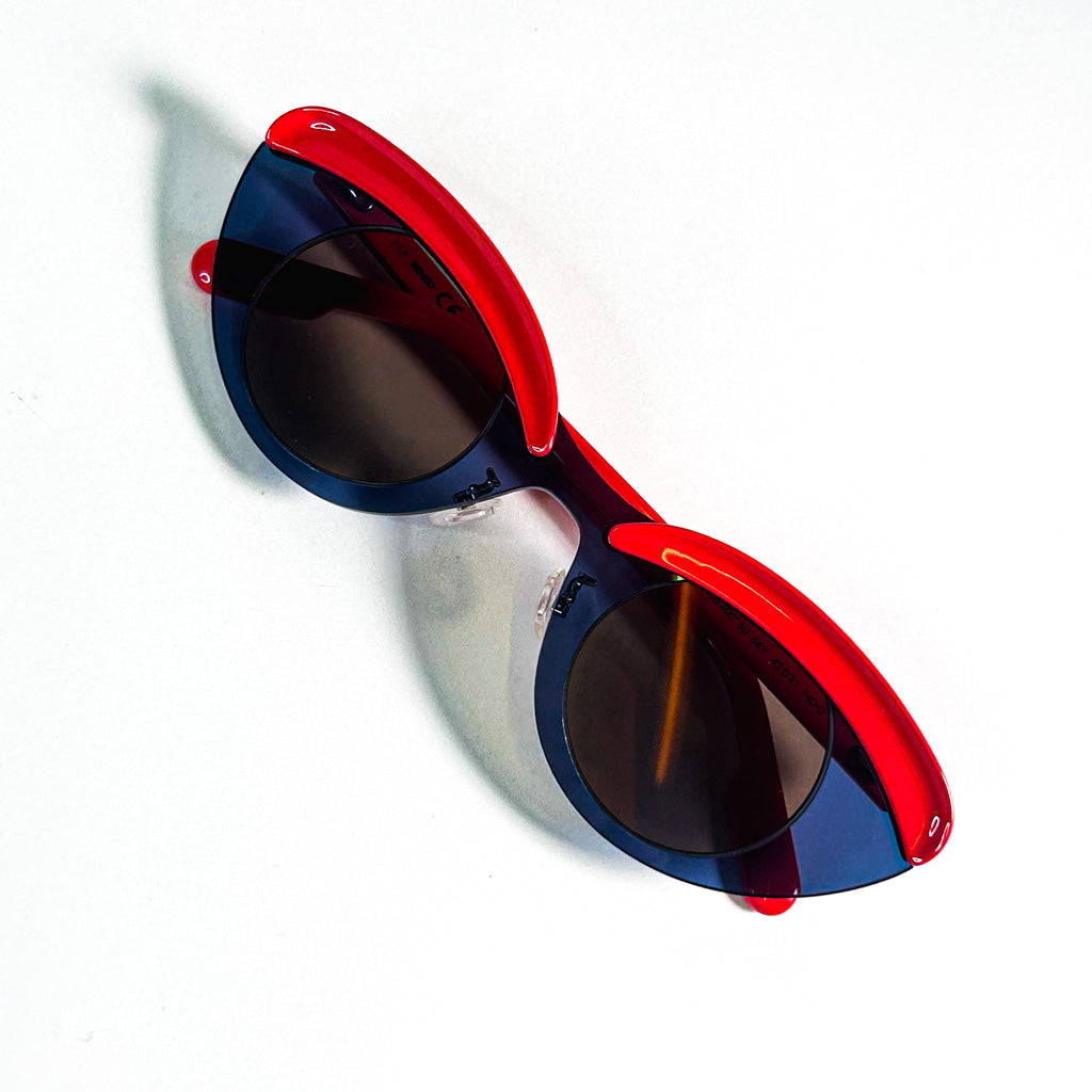 Lunettes Kenzo repliées, vue en biais