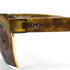 Zoom sur le monogramme doré CL sur la charnière des lunettes Christian Lacroix