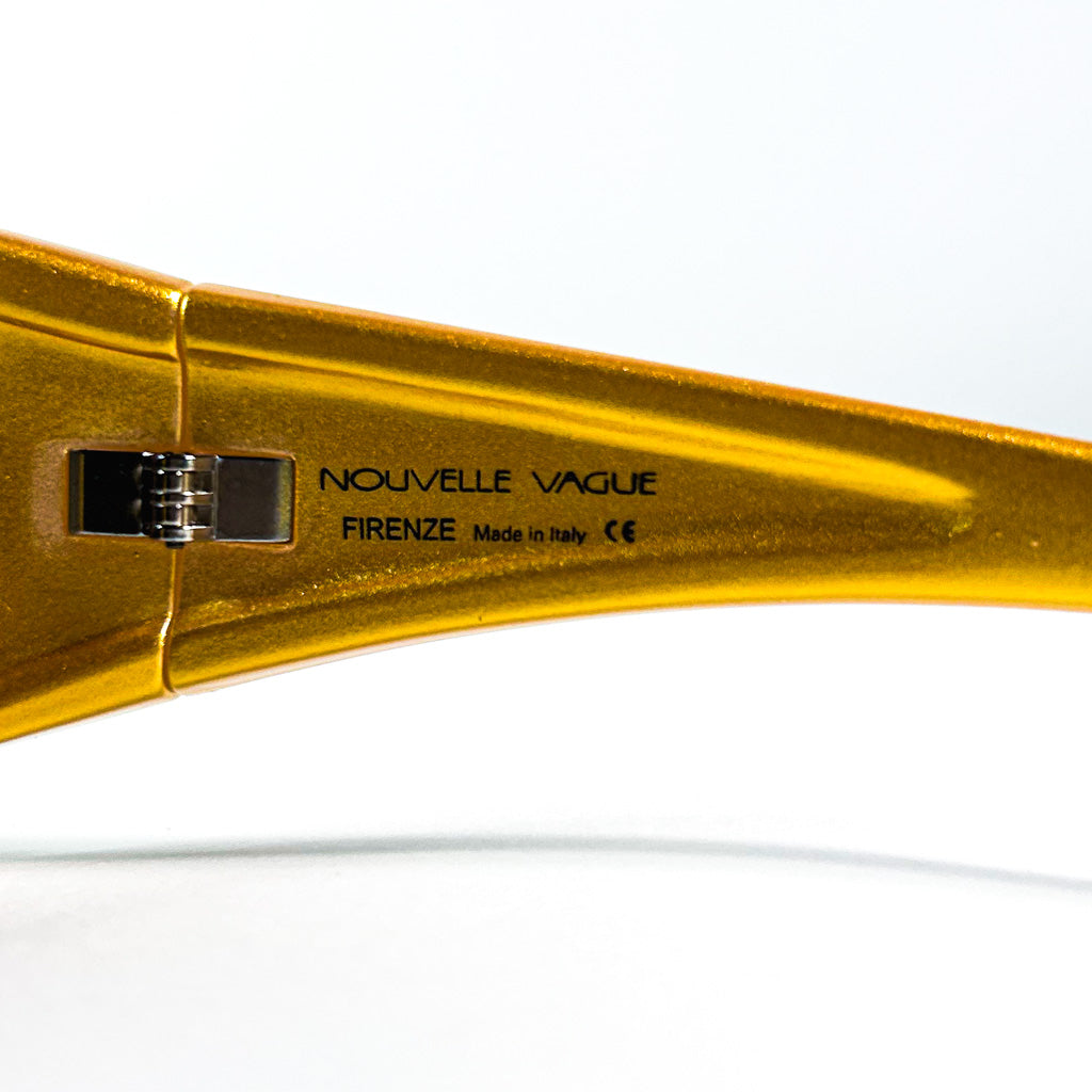 Zoom sur la charnière métallique et le tenon de la branche des lunettes Nouvelle Vague Rapid S109