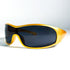 Vue trois-quarts des lunettes Nouvelle Vague Rapid S109, monture dorée et verres noirs