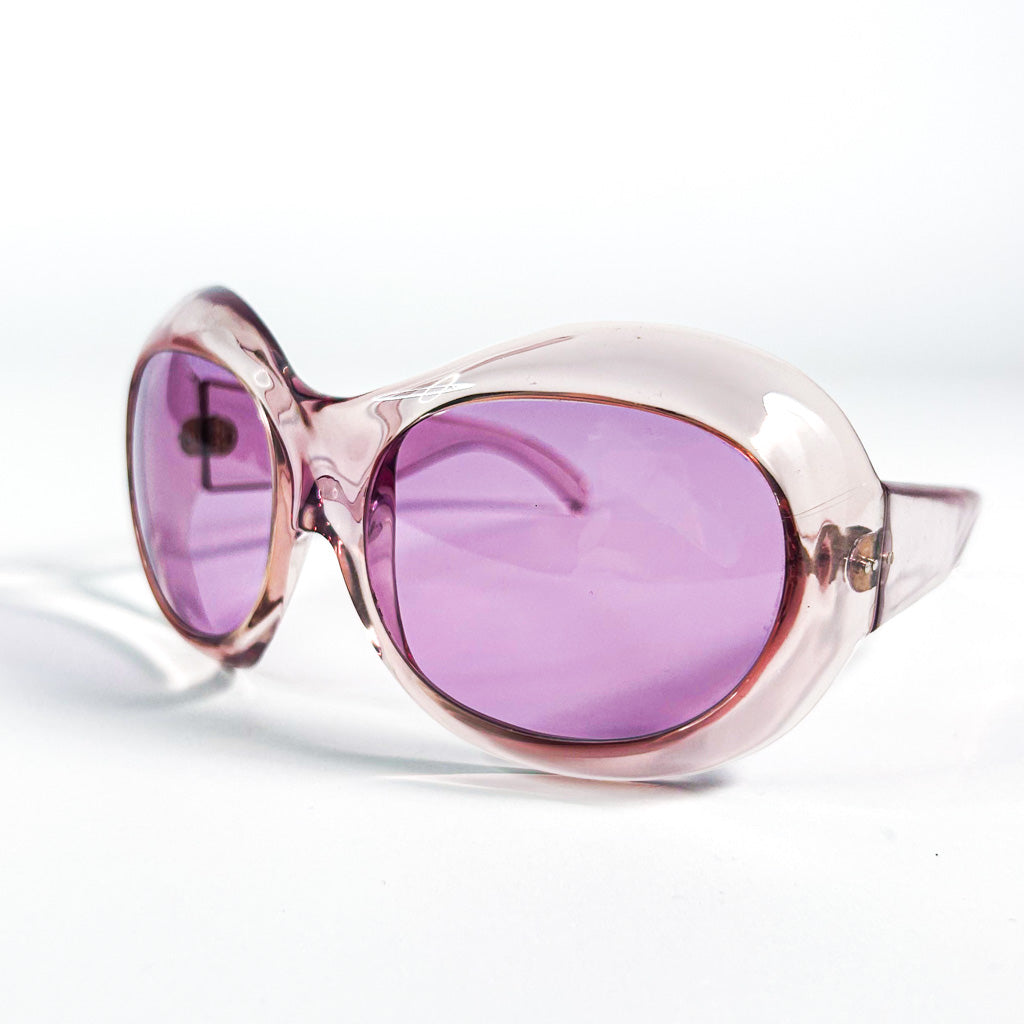 Lunettes vintage oversize roses avec verres violets – vue de trois quarts