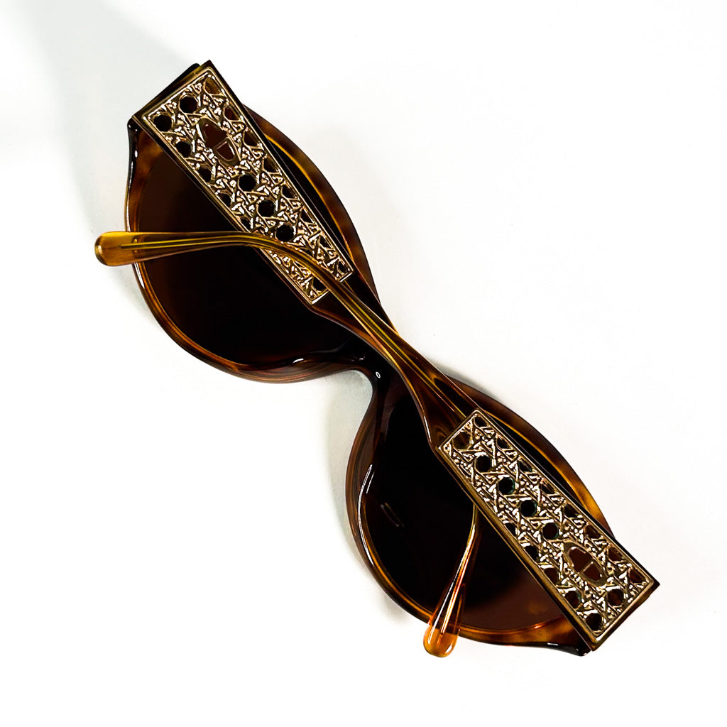 Lunettes Dior 2766 repliées, vue de dessus montrant les branches ajourées
