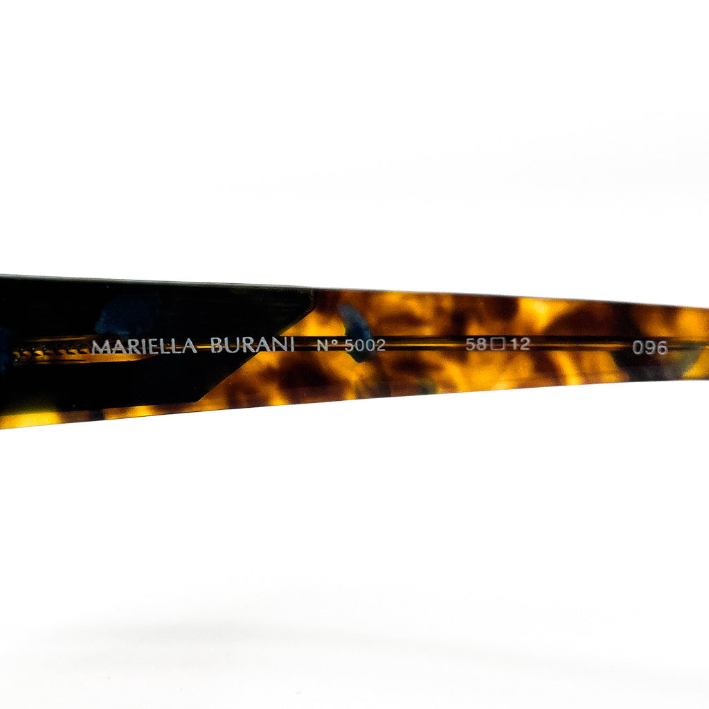lunettes de soleil Mariella Burani repliées vues de dessus avec logo doré sur les branches