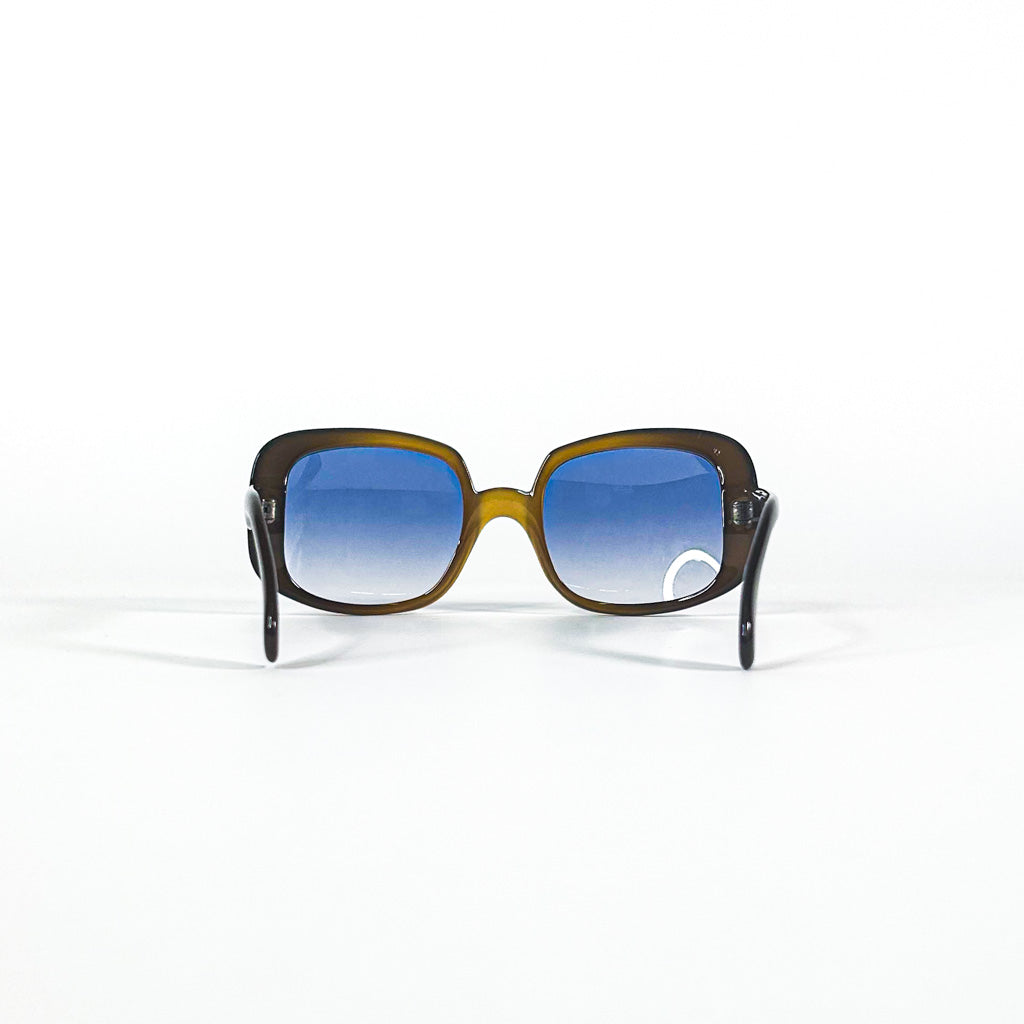 Vue latérale gauche des lunettes Dior vintage en acétate brun, avec embout de branche arrondi