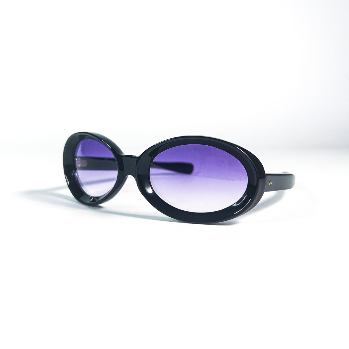 lunettes vintage ovales noires verres violets vue 3/4 avancer