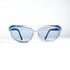 Vue frontale rapprochée des lunettes vintage avec verres bleus