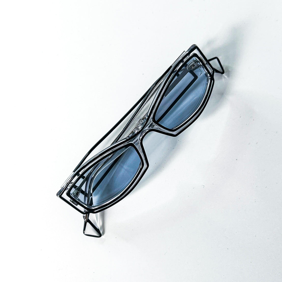Lunettes Palomina repliées en acétate noir et cristal