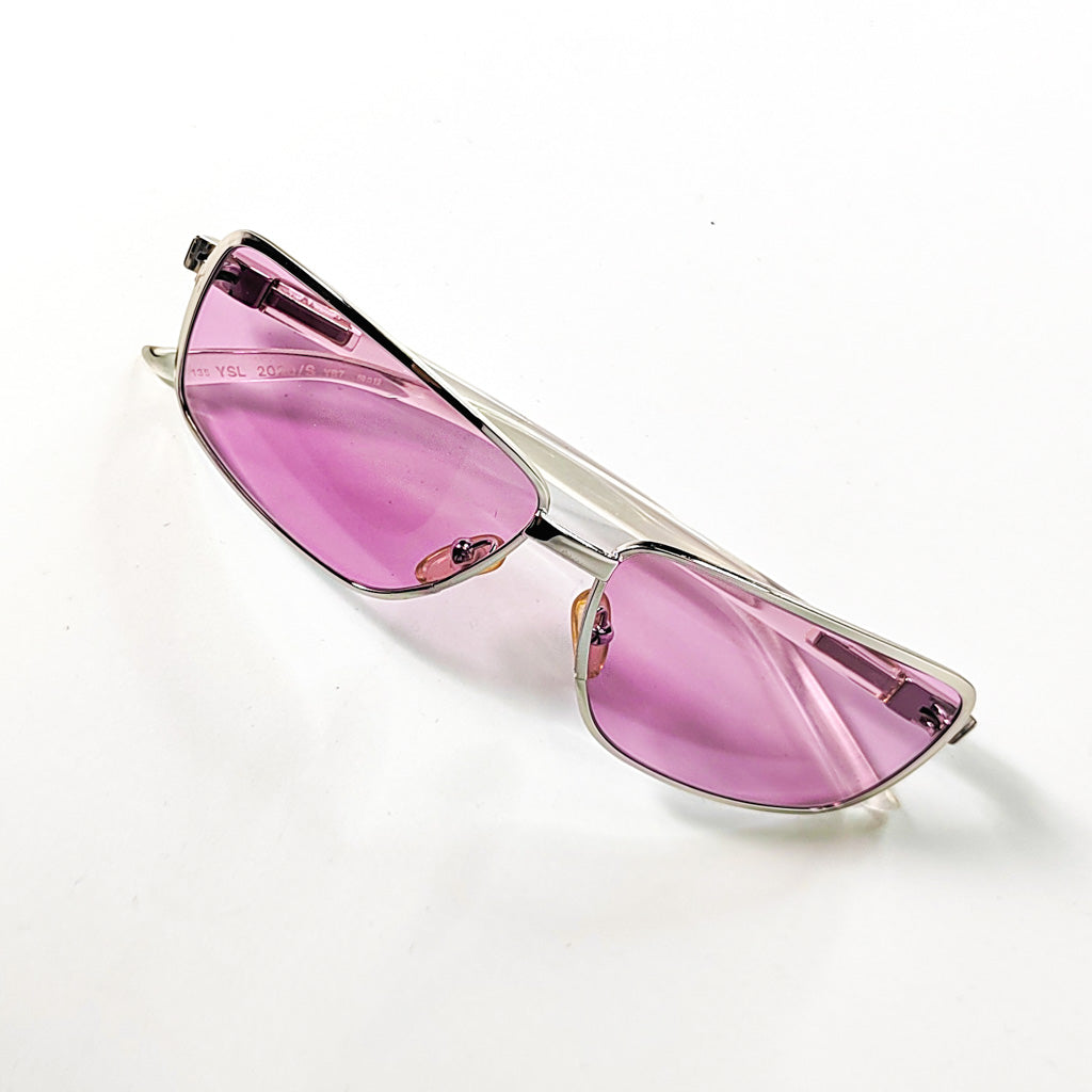 Lunettes de soleil YSL vintage, verres roses, vue de trois-quarts