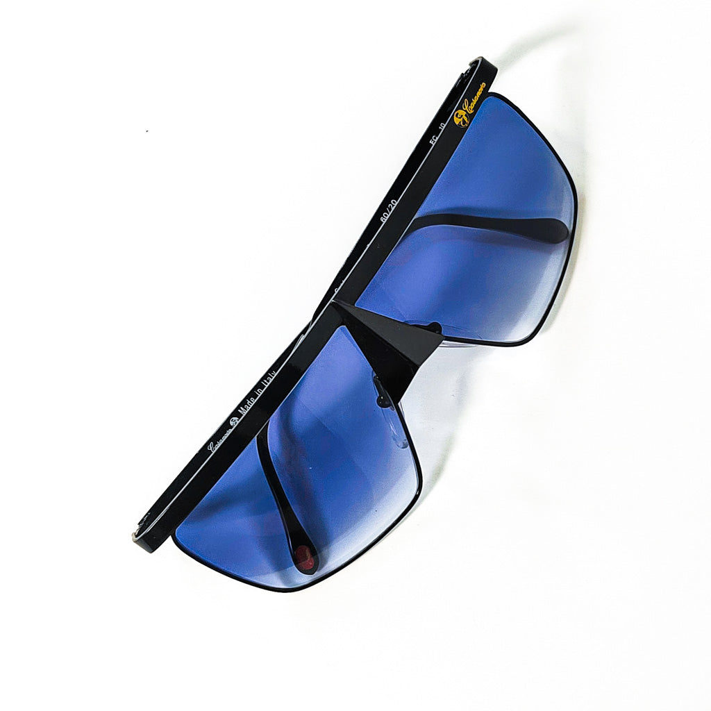Vue inclinée des lunettes Casanova FC 10 – design avant-gardiste