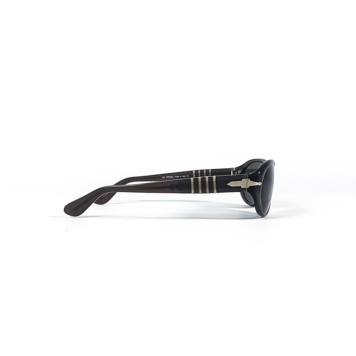 Vue latérale Persol 2622‑S flèche