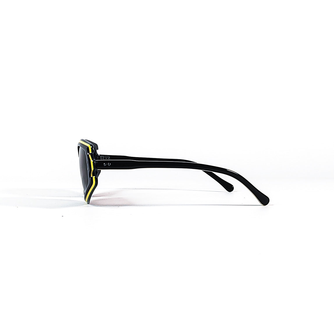Lunettes de soleil vintage noires et jaunes – vue de profil
