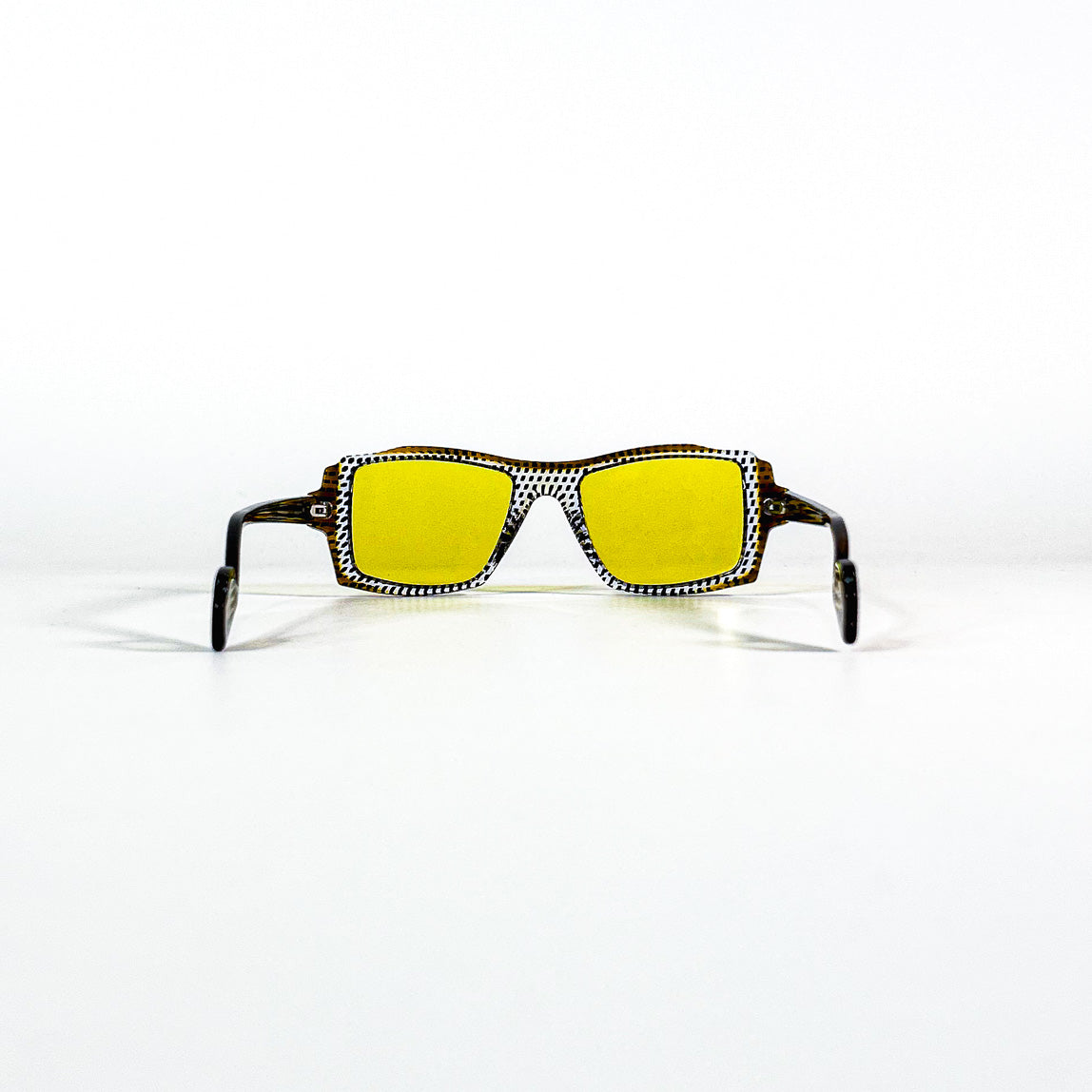 lunettes vintage damier noir blanc verres jaunes vue arrière