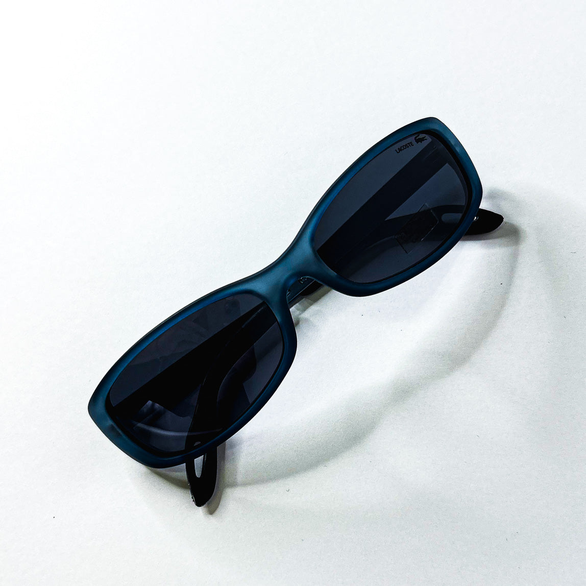 Vue en plongée des lunettes Lacoste SPORT 1524 COL 4414