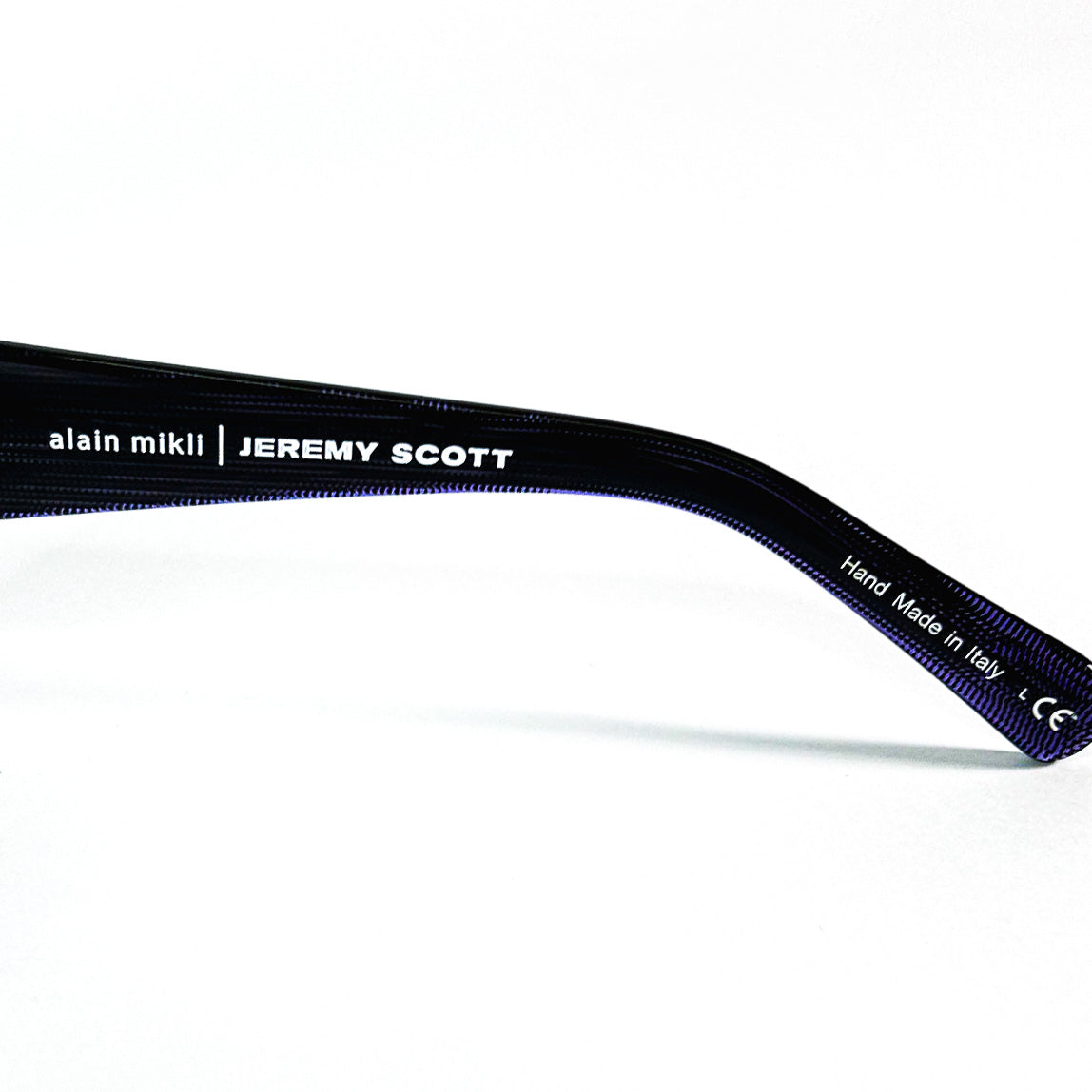 Logo Alain Mikli Jeremy Scott sur branche intérieure"