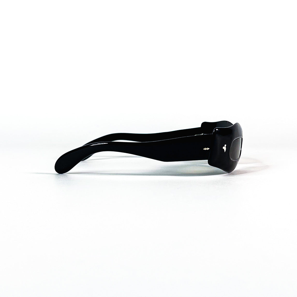 Vue latérale des lunettes vintage Lozza monture noire épaisse