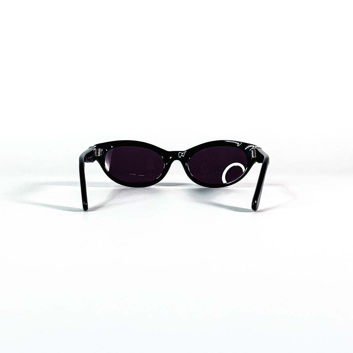 lunettes Persol noires ovales vue en plongée